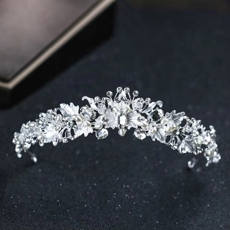 Işıltılı Kristal ve Boncuklu Çiçek Gelin Tacı 02055