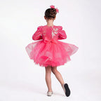 Arkası fiyonk detaylı, beyaz tüllü ve uzun kollu kız çocuk özel gün kıyafeti.