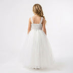 Sırtı gipeli, payet işlemeli ve tül detaylı beyaz saten kız çocuk abiye elbise; düğün, balo ve özel günler için pamuk astarlı çocuk kıyafeti.