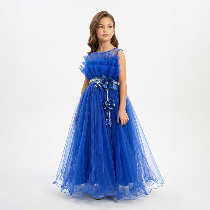 sırtı lastikli ve tül etekli kız çocuk mezuniyet elbisesi.