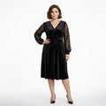 Siyah renkli kruvaze yakalı uzun kollu kuşaklı kadın büyük beden kadife abiye elbise