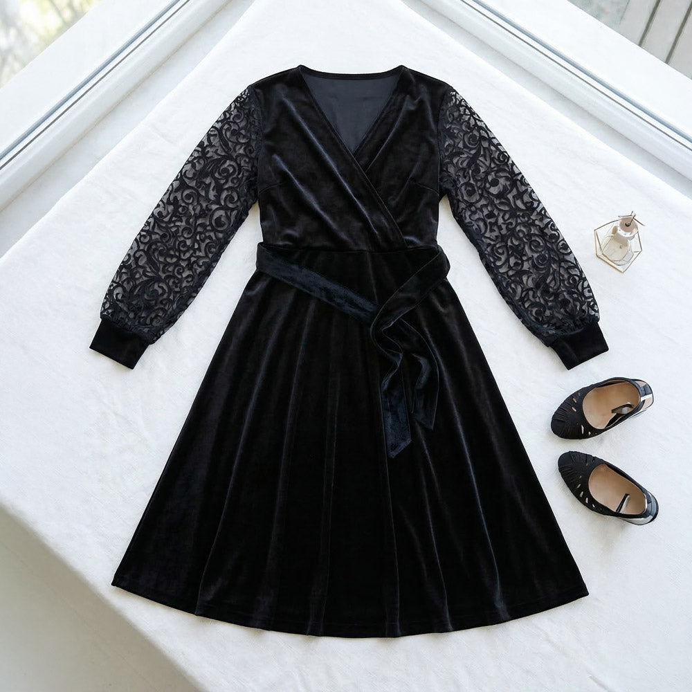 Siyah renkli kruvaze yakalı uzun kollu kuşaklı kadın büyük beden kadife abiye elbise