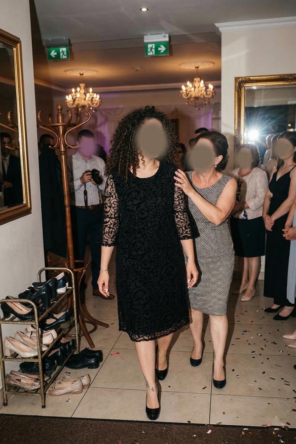 Siyah renkli ispanyol kollu kadife desenli tül büyük beden kadın abiye elbise