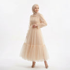 Ten rengi dik yakalı uzun kollu büzgü detaylı kadın tül abiye elbise