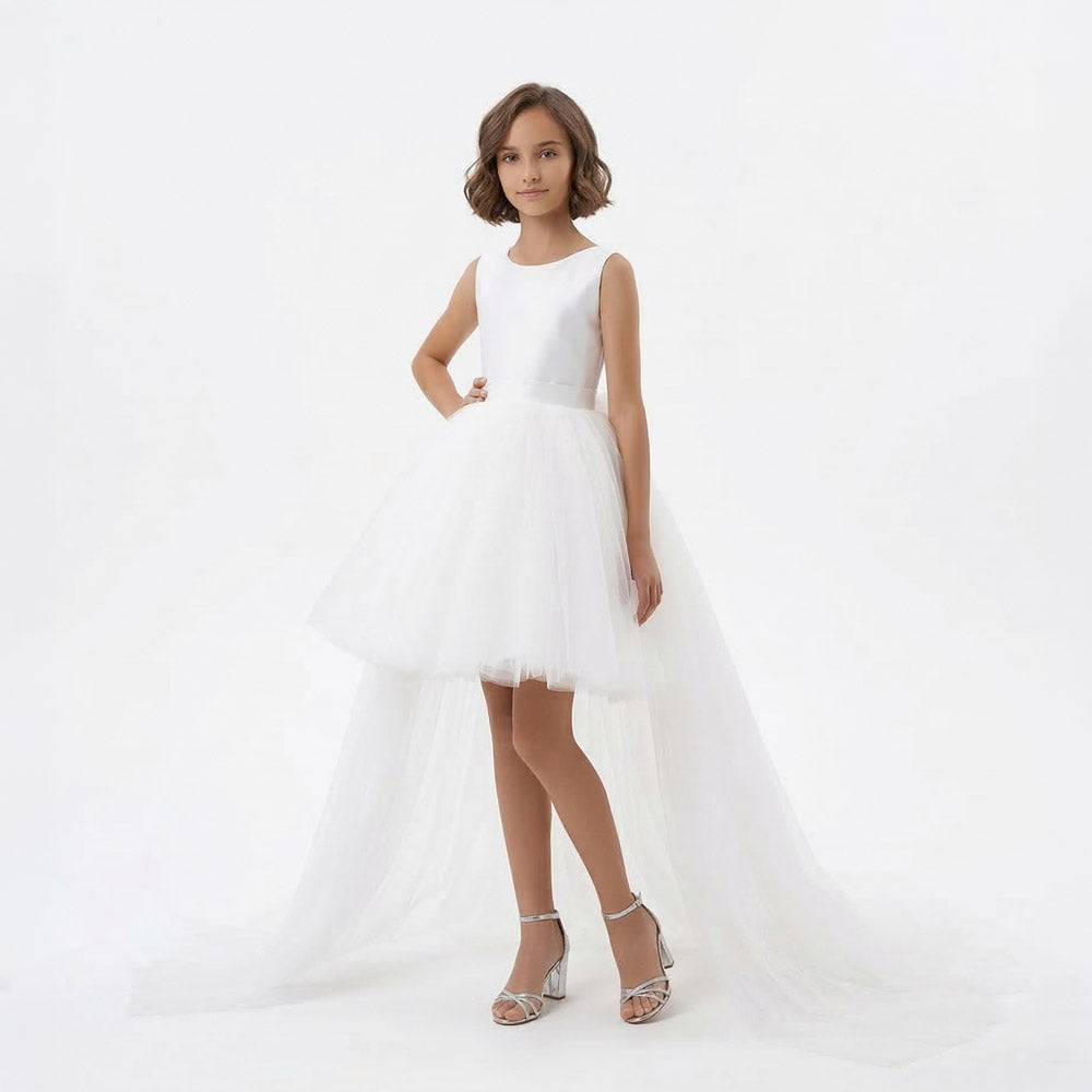 Beyaz renkli saten üstlü önü kısa arkası uzun kuyruklu kız çocuk tül abiye elbise