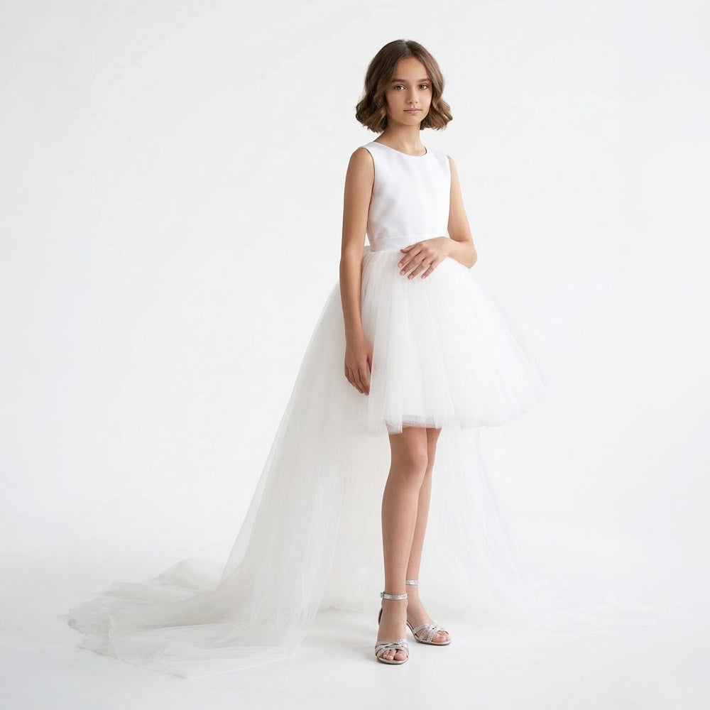 Beyaz renkli saten üstlü önü kısa arkası uzun kuyruklu kız çocuk tül abiye elbise