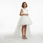 Beyaz renkli saten üstlü önü kısa arkası uzun kuyruklu kız çocuk tül abiye elbise