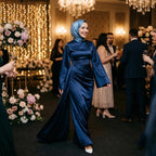 Kadın Lacivert İspanyol Kol ve Yandan Kuyruklu Saten Tesettür Abiye Elbise 01639