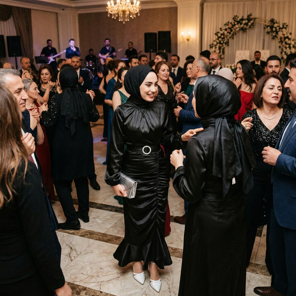 Siyah Balık Büzgülü Saten Tesettür Abiye Elbise 87266